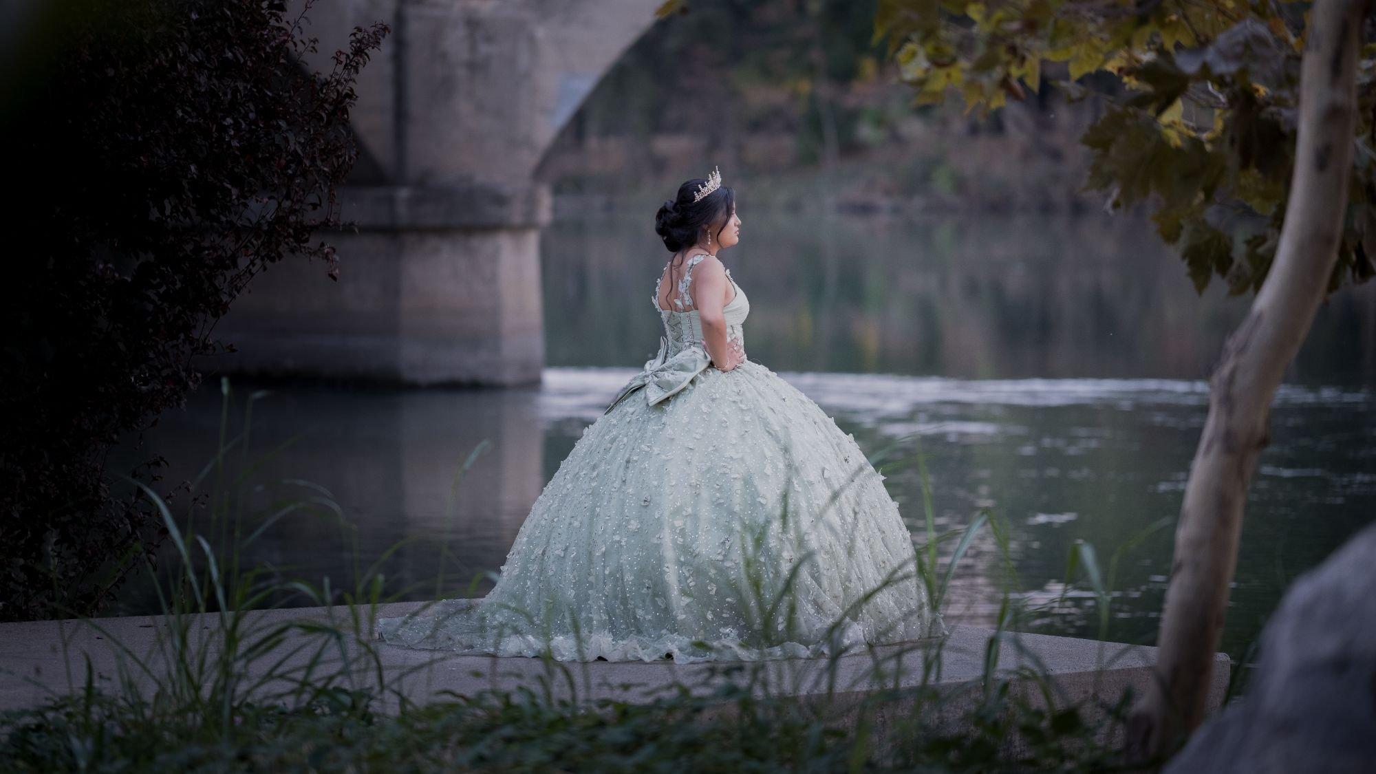 carousel-hero-element image-0